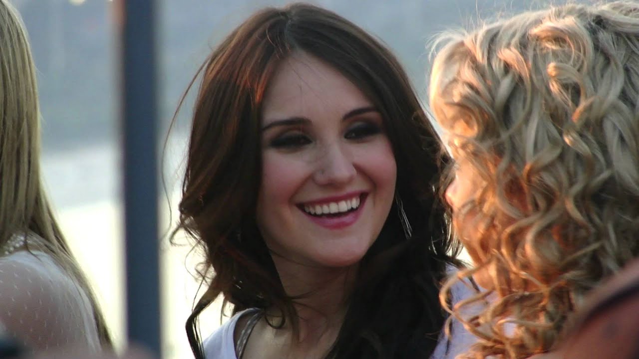 #VÍDEO @DulceMaria grabando Rebeldes en Pão de Açucar - @FCdulcesuenoBR