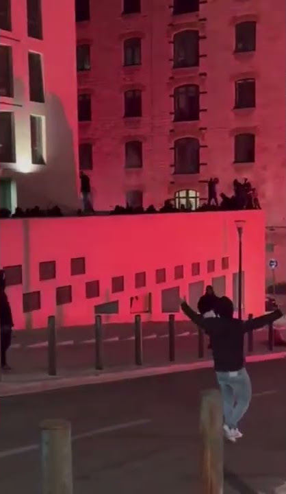 Marseille 🇲🇫 hooligans attacked group of PAOK 🇬🇷