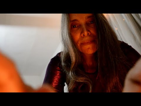 ASMR TE CUIDO EN TU CAMITA PARA QUE DUERMAS