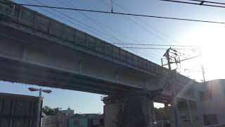 5分以上も東海道新幹線の上下線ともやってこない新幹線高架軌道と立体交差している相鉄本線西谷駅ホームから見た風景