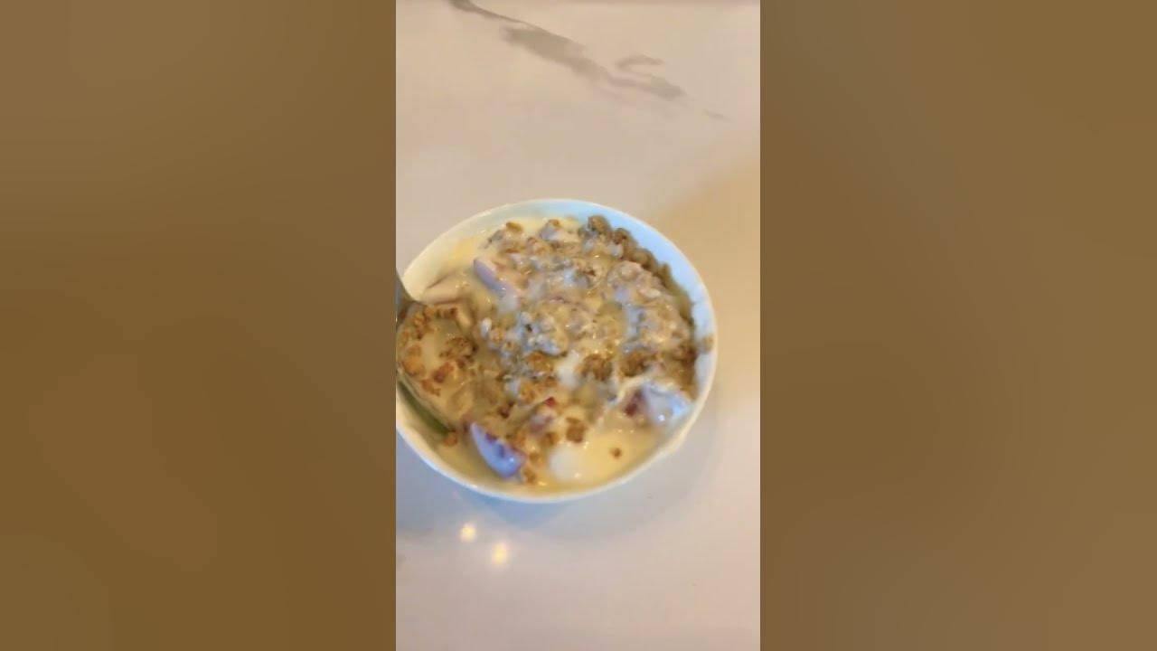 Oat and strawberry yogurt - YouTube