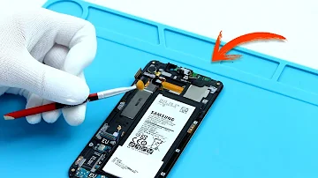 ¿Se puede reparar un teléfono dañado por el agua?