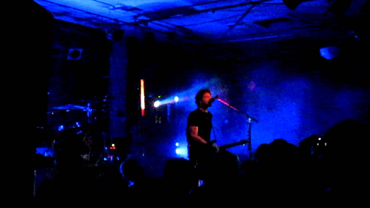 Mira crossfade - intro (live W.O.W Hall).MOV en YouTube Mira crossfade - intro (live W.O.W Hall).MOV en YouTube