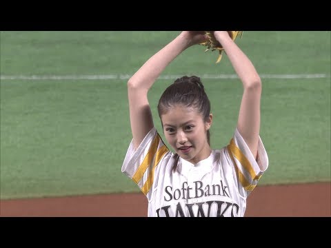 今田美桜、ソフトバンク開幕戦で始球式　福岡移転30周年イヤーを彩る