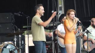 Video thumbnail of "Zahara feat. Santi Balmes (Love of Lesbian) - Lucha de Gigantes (Low Cost Festival 2013)"