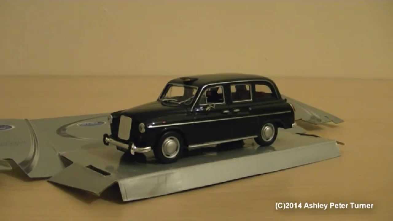 Welly Austin FX4 London Taxi Cab 1/43 Scale Model New