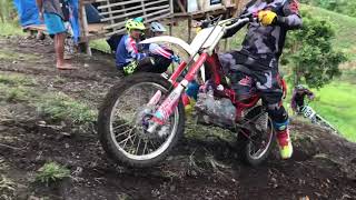 XRM 125 4 VALVES vs KLX 63mm “HP HP”🤣 (CHUCKIES UPHILL)