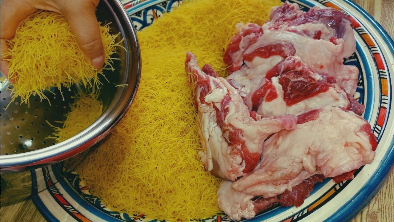 جربيها غتولي مدمنة عليها ☝️👌☝️عندك شعرية السفة اجي نوجدو وصفة لذيذةو نتيجة رووووعة ☝️😋☝️