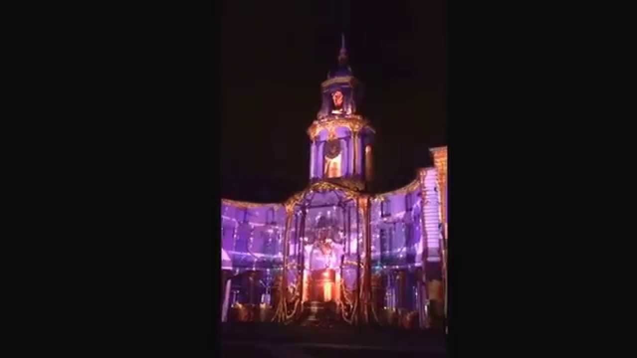Un spectacle de Noël : son et lumières, place de la mairie à Rennes ! Magique !!! Splendide 