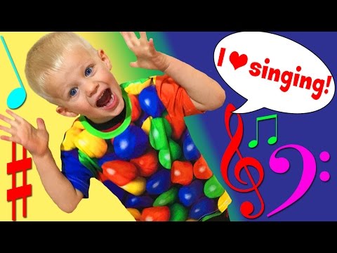 AMAZING TODDLER SINGER!