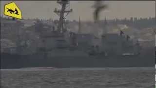 Корабль ВМС США входит через Босфор в Черное море. 10.03.2014.
