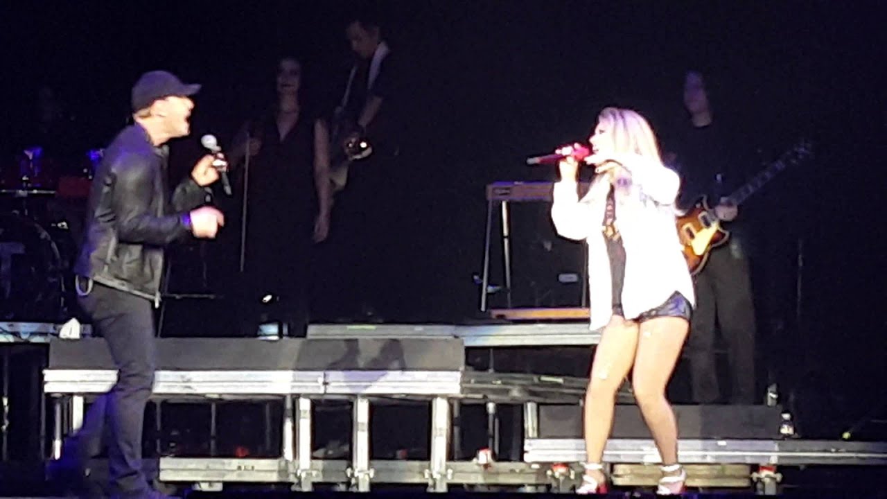 Shania Twain 4k Having fun (Spokane 9/12/15) YouTube