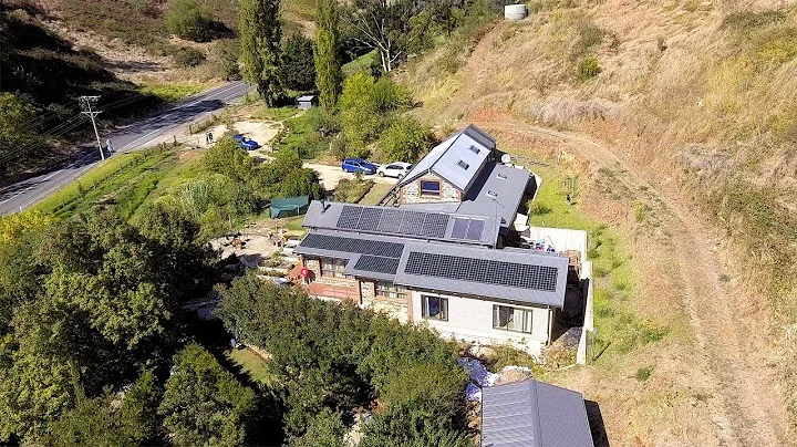 How much power does Chris's 10kW solar power system in Adelaide produce?