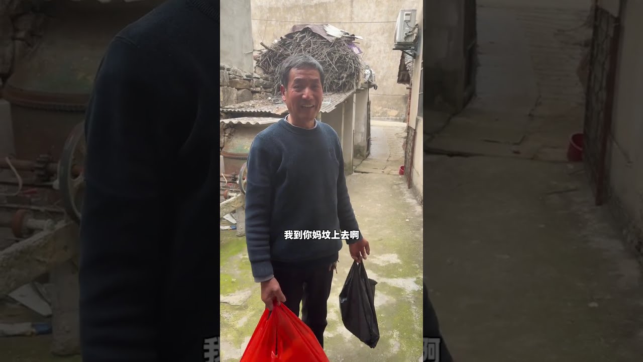 每年除夕夜，都会叫上婶娘们一起吃饭，今年哥哥姐姐们都在家，聚了一大桌子22个人，下午在厨房忙活了一晚上，看到家人团聚，欢聚一堂，觉得再累也是值得的。#年夜饭 #我的乡村生活 #家乡美食