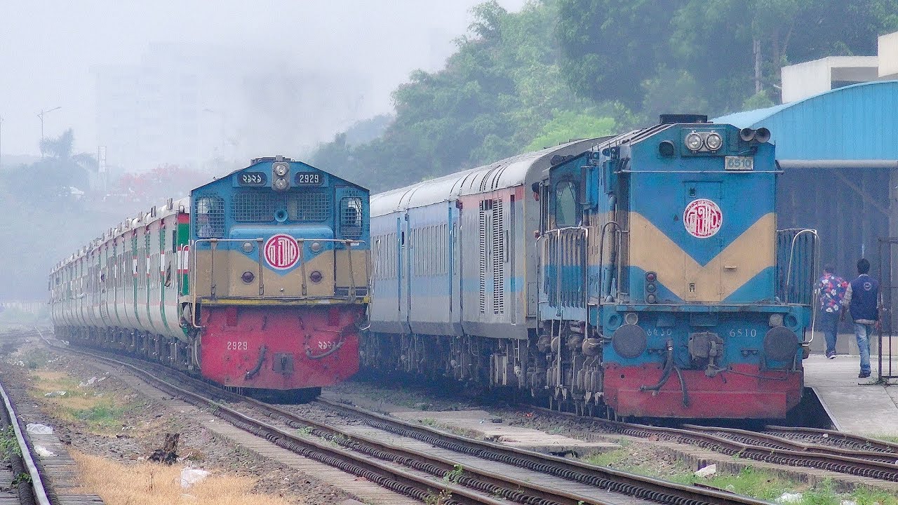 Broad Gauge & Meter Gauge Train are in same Frame Mohanagar Provati