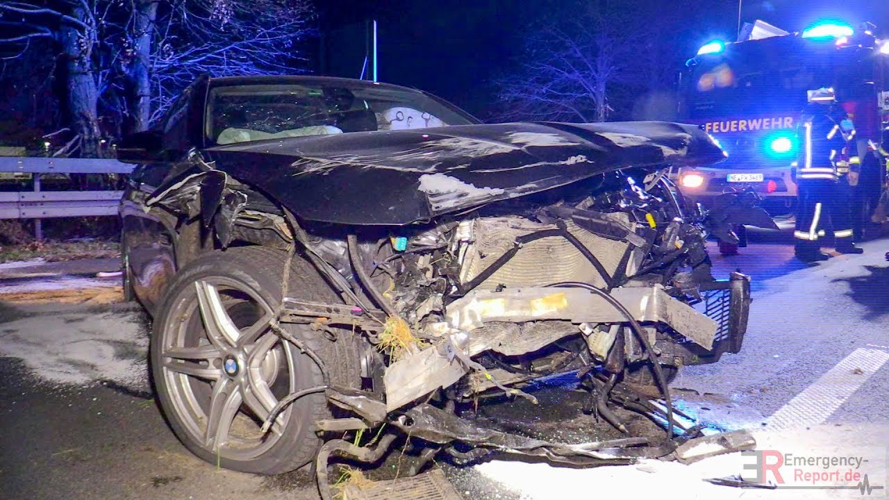 Schwerer Unfall Auf Der A57 Bmw Krachte Nach Reifenplatzer In Leitplanke Feuerwehr Dormagen Youtube