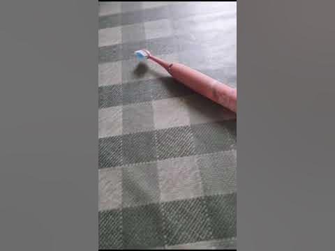 Зубная щетка катается - YouTube