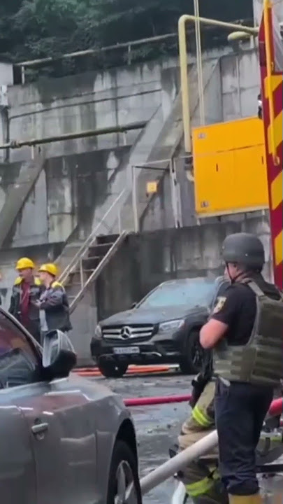 Shocking Footage: Russian Drone Strikes on Civilians in Ukraine Demand American Intervention! 🎥💔