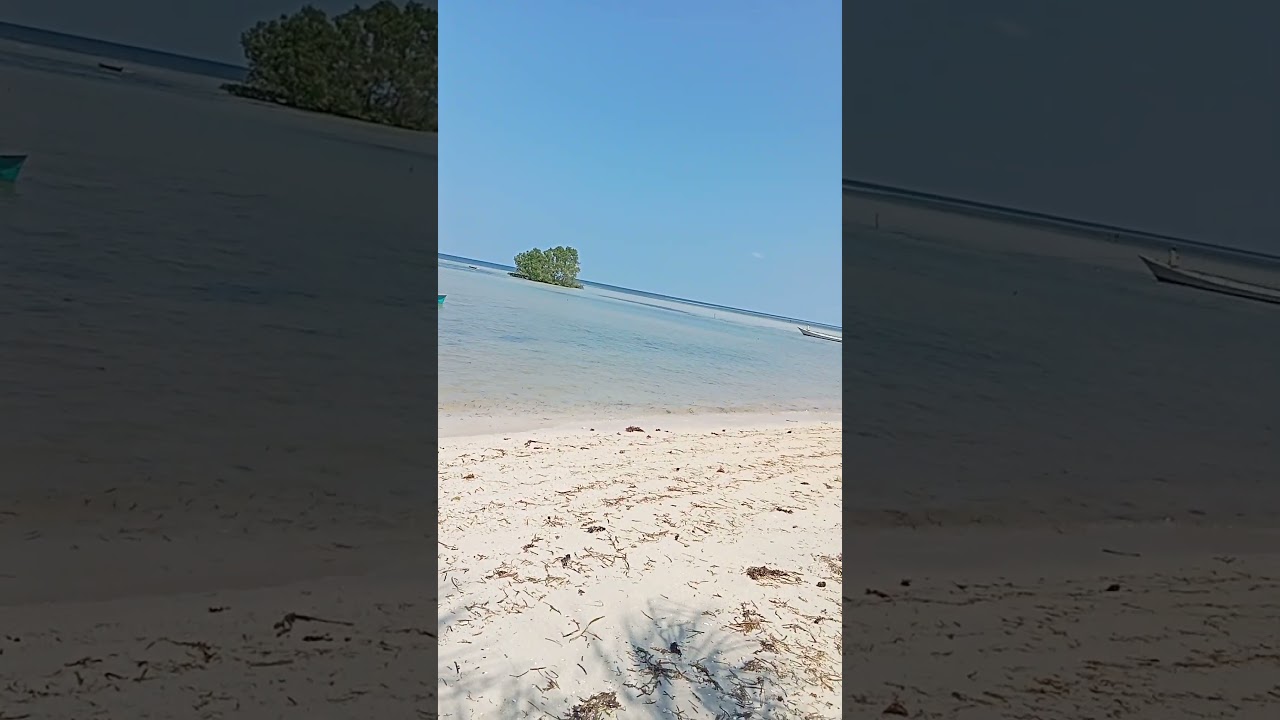 Pulau saebus. lokasi di desa Saebus kec sepekan Kab Sumenep Jawa timur