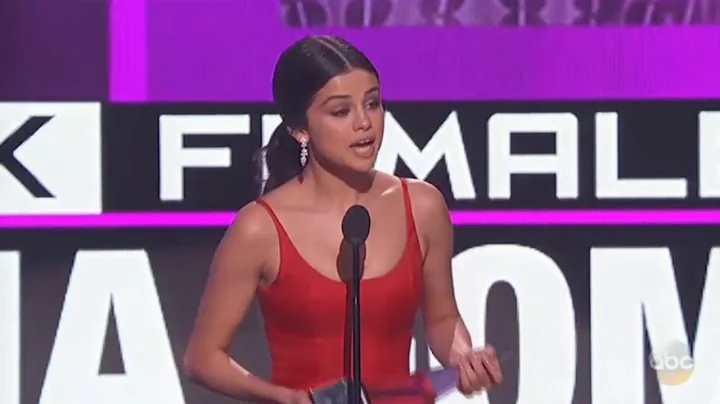 Selena Gomez - Wins Favorite Female Artist - Pop/R...