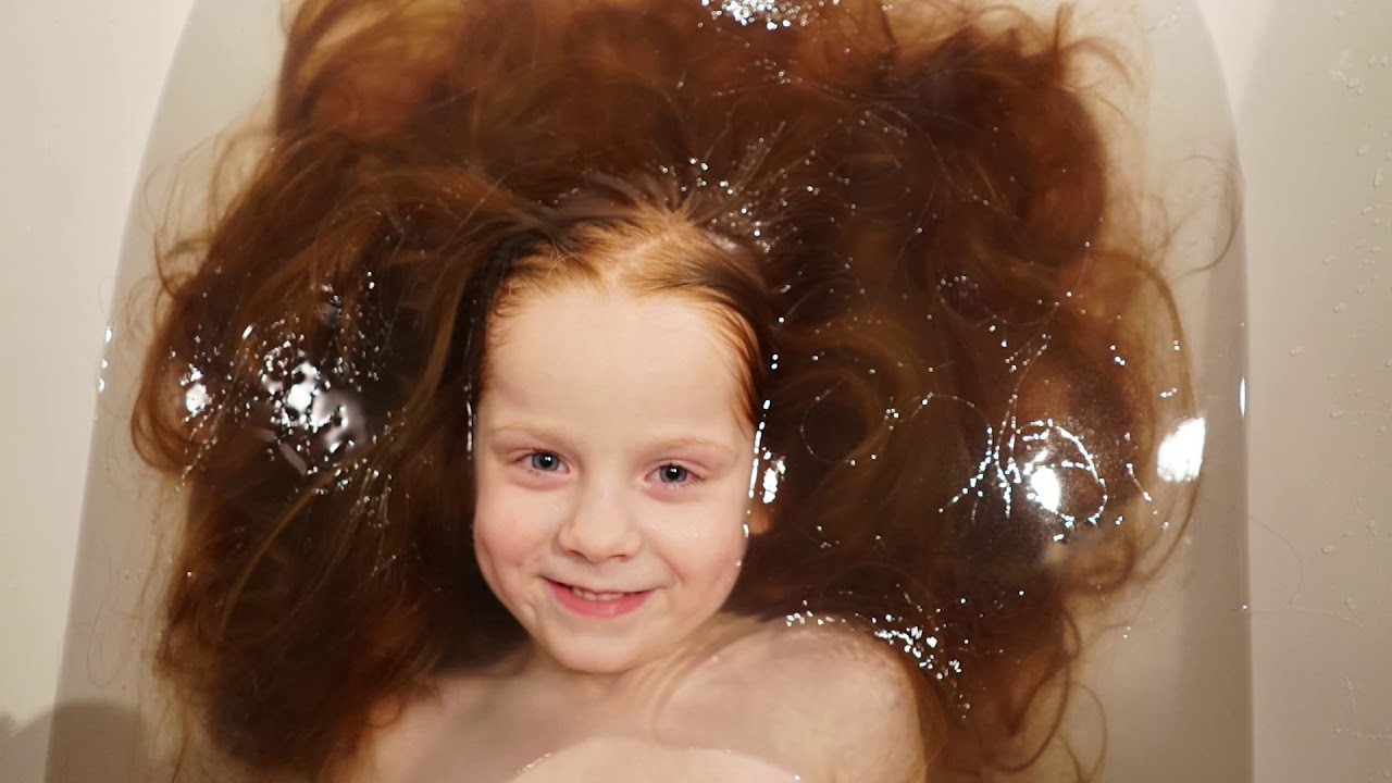 Sophie heeft haar haar gedoneerd aan Stichting Haarwensen