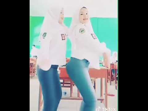 awek goyang hot tetek besar
