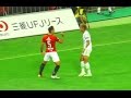 浦和レッズ槙野智章　湘南FW高山に競り勝ちガッツポーズ (2015.8.16)