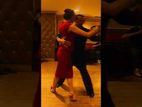 Tango.La Calesita.ida y vuelta.Gustavo Rosas.Demo de la clase con Rebecca en Madigans.AGO2022.#tango