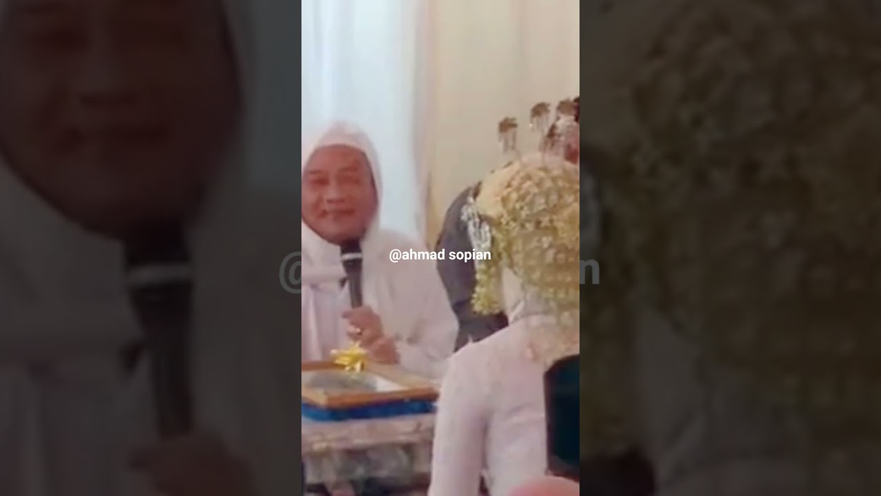 almagfurlah Abah KH Uci turtusi di acara pernikahan