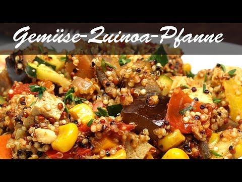 Mit Quinoa und Gemüse gefüllte Zucchini - ein sehr gesundes Rezept, das einfach zuzubereiten ist. Me. 