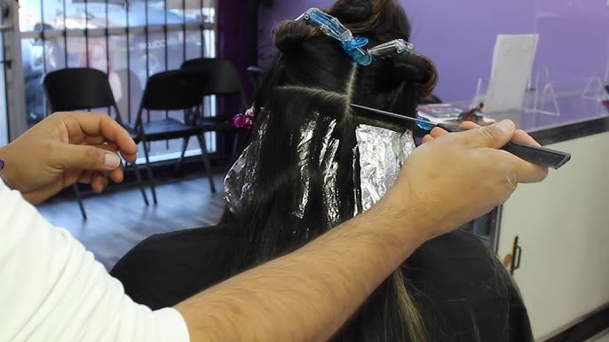 Cómo hacer mechas con papel aluminio en cabello negro de forma fácil y  efectiva