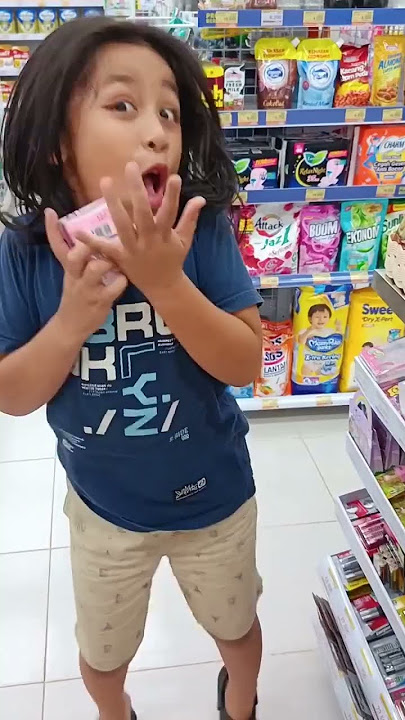 Ketika Ara Minta Mama Beliin Mainan Rahasia Di Indomaret. Dedek Juga Mau Kemarin Belum Beli Ma 🥺🎁