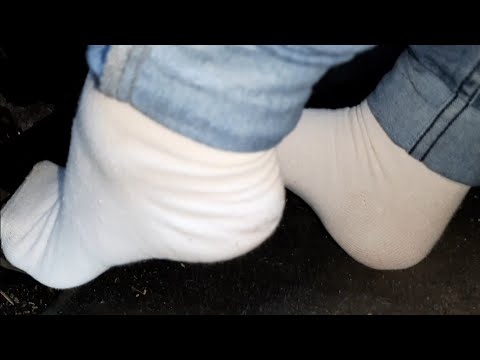 101 - PEDAL PUMPING ♡ weiße Sockenfüße :)