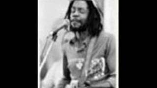 Peter Tosh - Crystal Ball chords