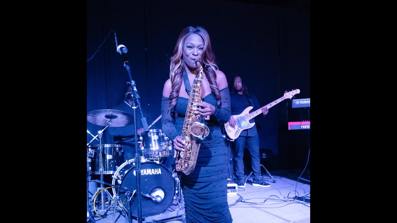 Jenette Harris Christmas Gala at the Calirojae