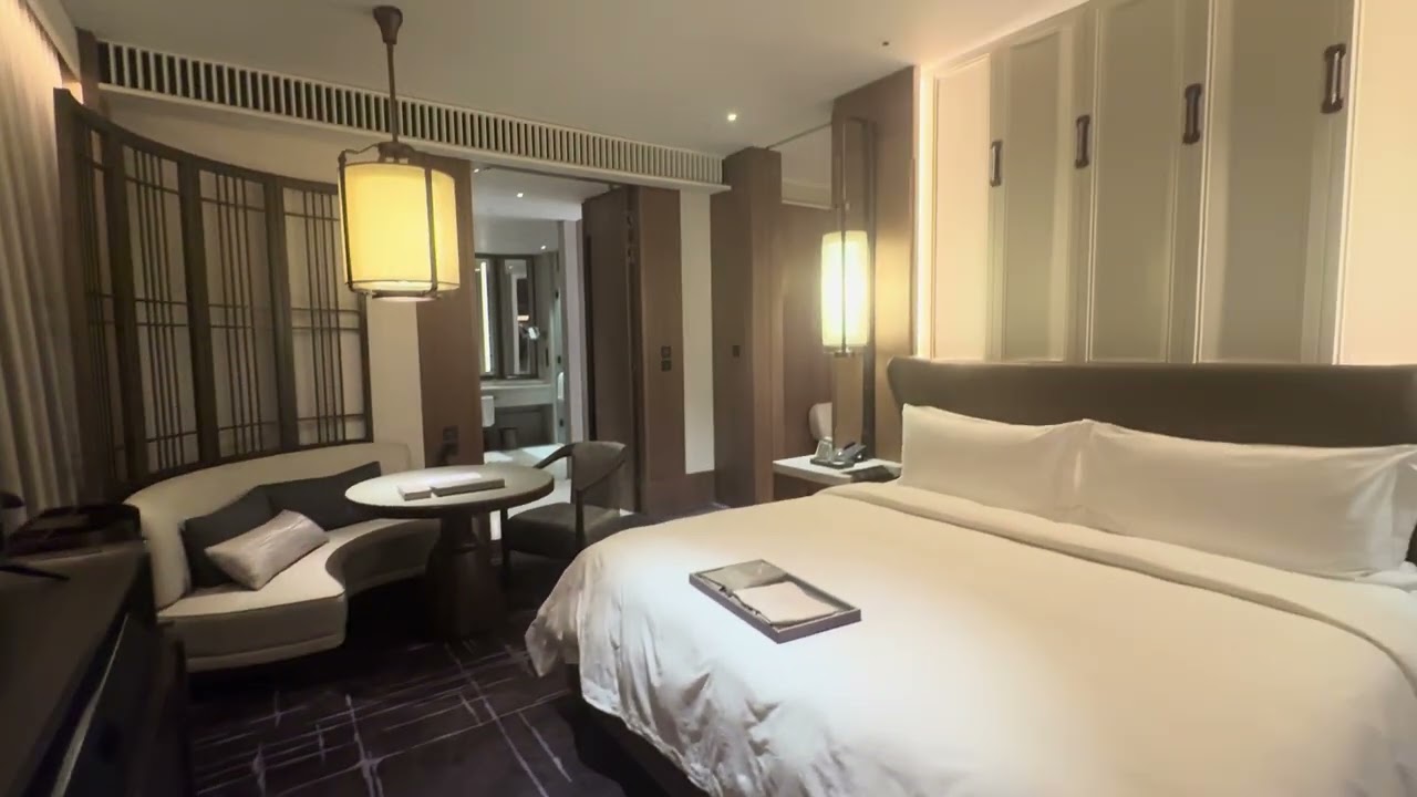 The St.Regis Hong Kong - Metropolitan Suite, Partial Harbor View, Corner