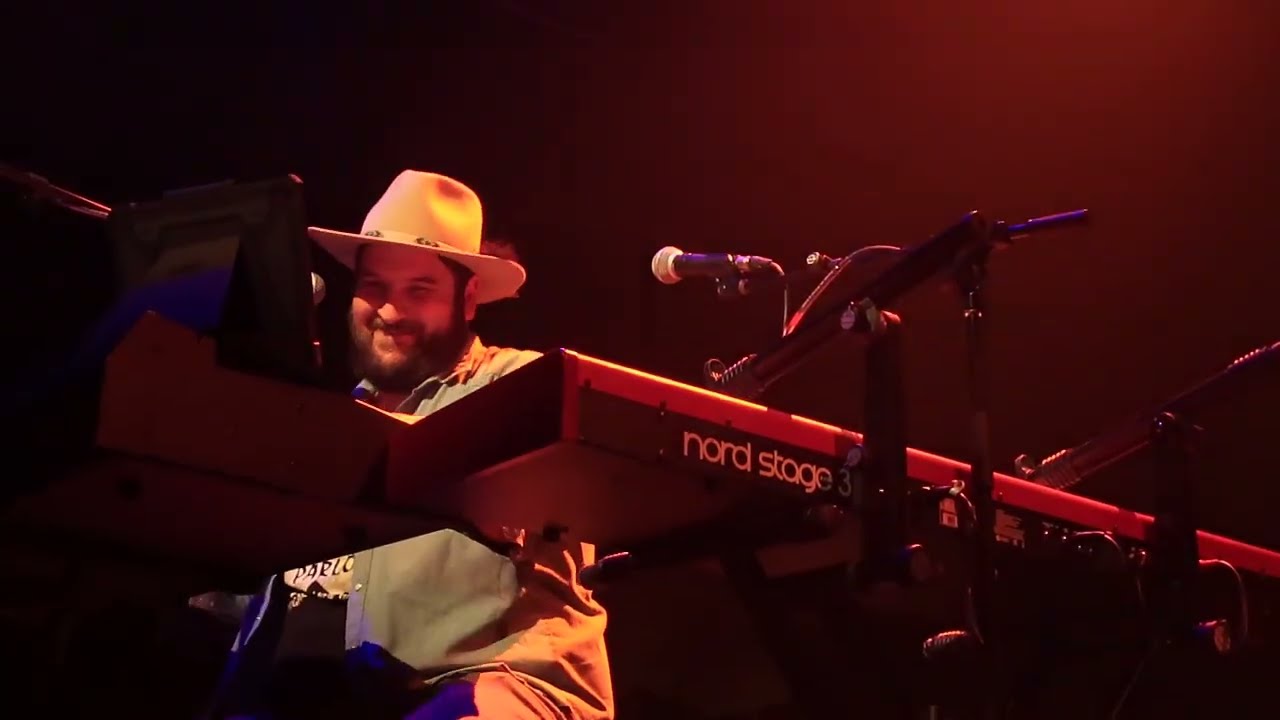 Tonton Pink Talking Fish - "Naive Melody" Guild Theatre, Menlo Park, 10/9/26 di YouTube Tonton Pink Talking Fish - "Naive Melody" Guild Theatre, Menlo Park, 10/9/26 di YouTube