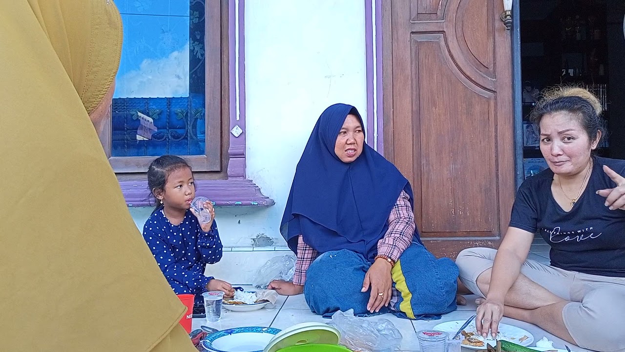 Makan Bersama di Rumah Nunung Alvi - Kaulan Keluarga Tuan Hajat Cilamaya -  29juli2021
