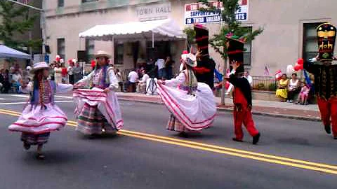 Izamiento de la bandera del PERU en Harrison NJ 07/14/2012