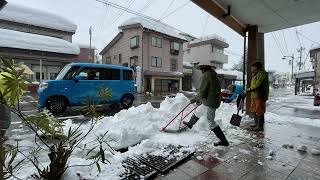 令和5年1月31日　アーケードから下ろした雪をロータリー車を使って、除雪！