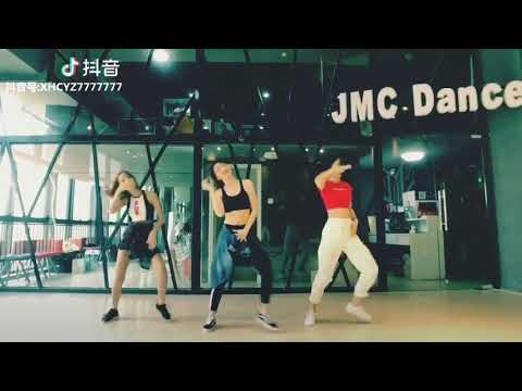 短发 姑娘