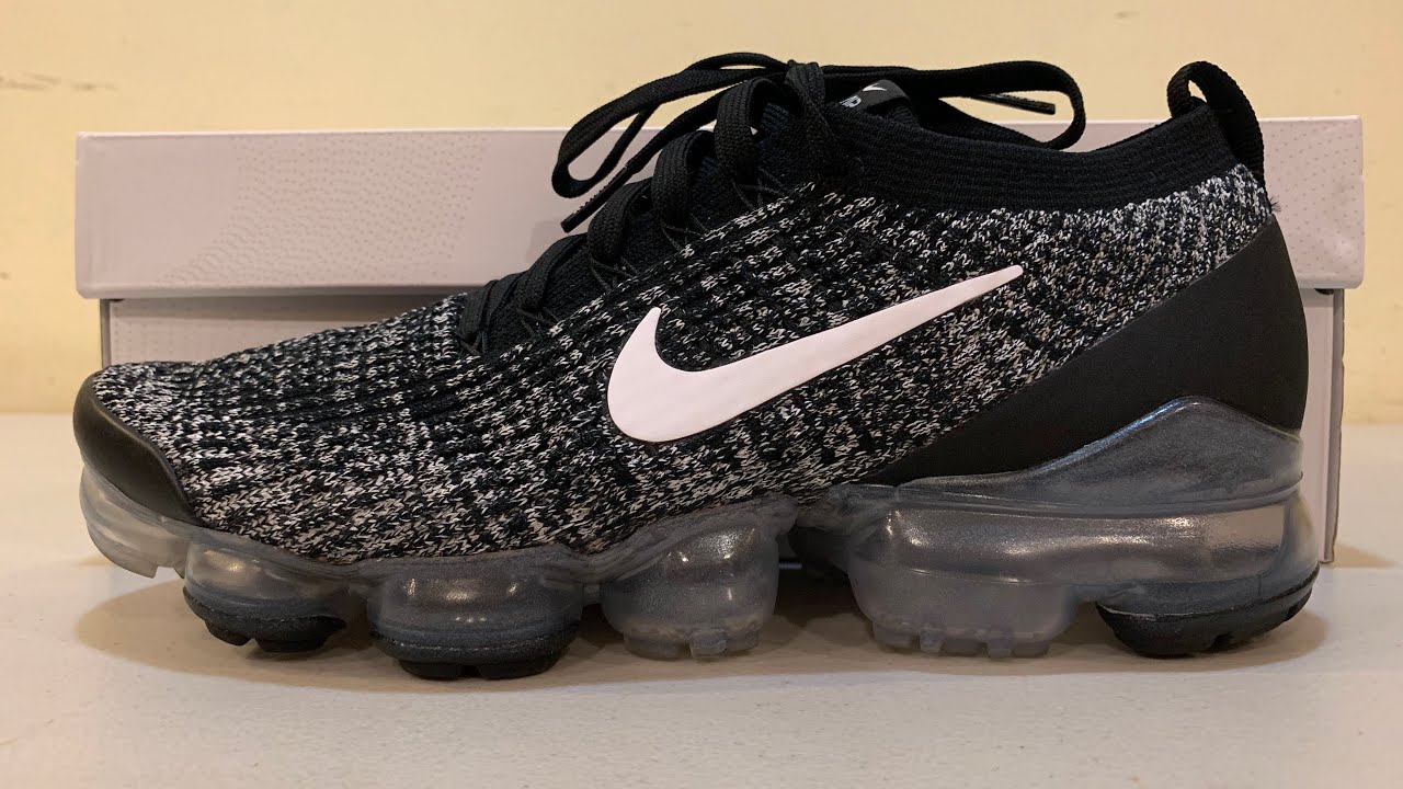 vapormax flyknit 3 oreo on feet