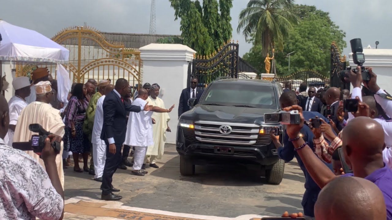 Grand Arrival of Ghana’s President Mahama at Ooni of Ife’s Palace for His Chietaincy Installation