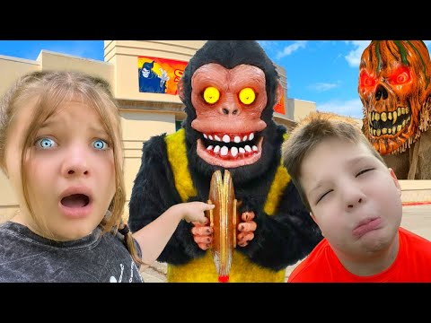 SPiRIT HALLOWEEN Shopping CHALLENGE with Aubrey and Caleb!