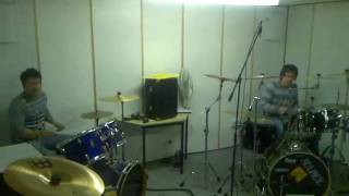 Drum Off - Watch till the end...gets faster!!
