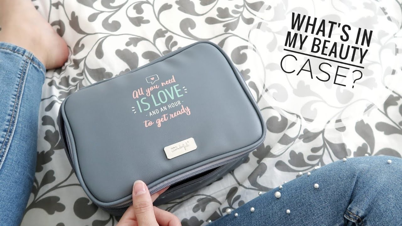 WHAT'S IN MY BEAUTY CASE? #2 il mio make-up per una settimana a Taranto | Marta Assi