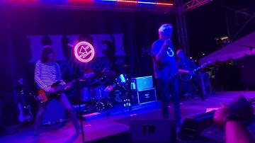 Guided by Voices - Smothered In Hugs