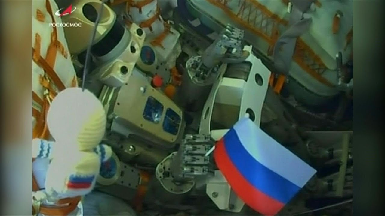 Rusia envía al espacio a Fedor, su primer robot humanoide | AFP - YouTube
