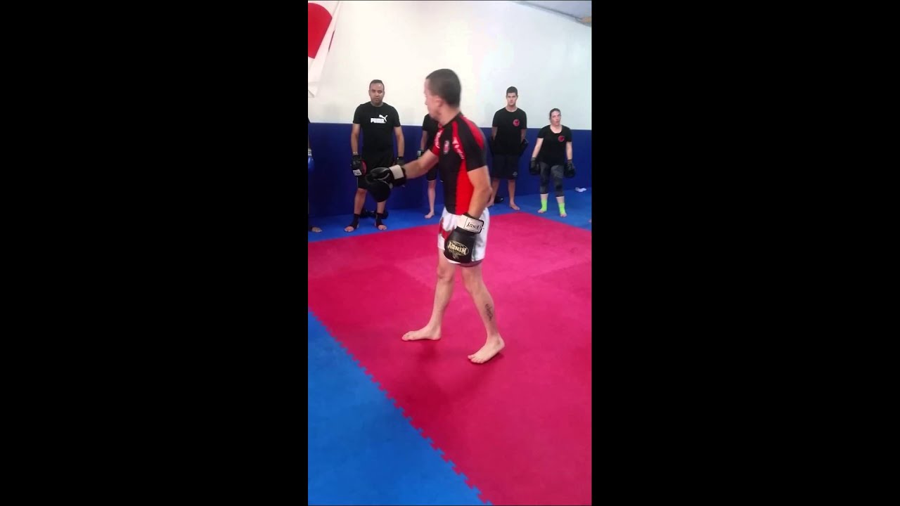 CHICAGO Kickboxing Club - double up drill