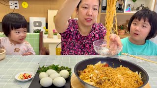 Ăn Mì Xào Bò và Hột Vịt Lộn - Chương trình ăn uống. mukbang